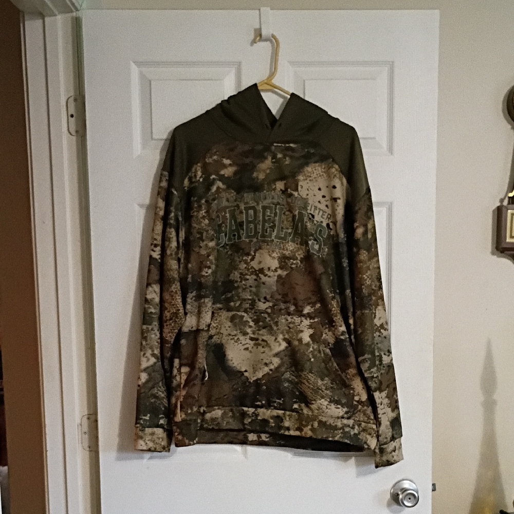Cabela's Men's Green and Brown Camouflage Sweater